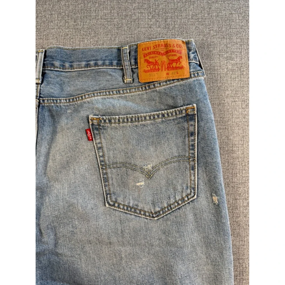 Levis 511 Slim Fit Distressed Denim Shorts Mens 42 Light Wash Cut Off Irregular